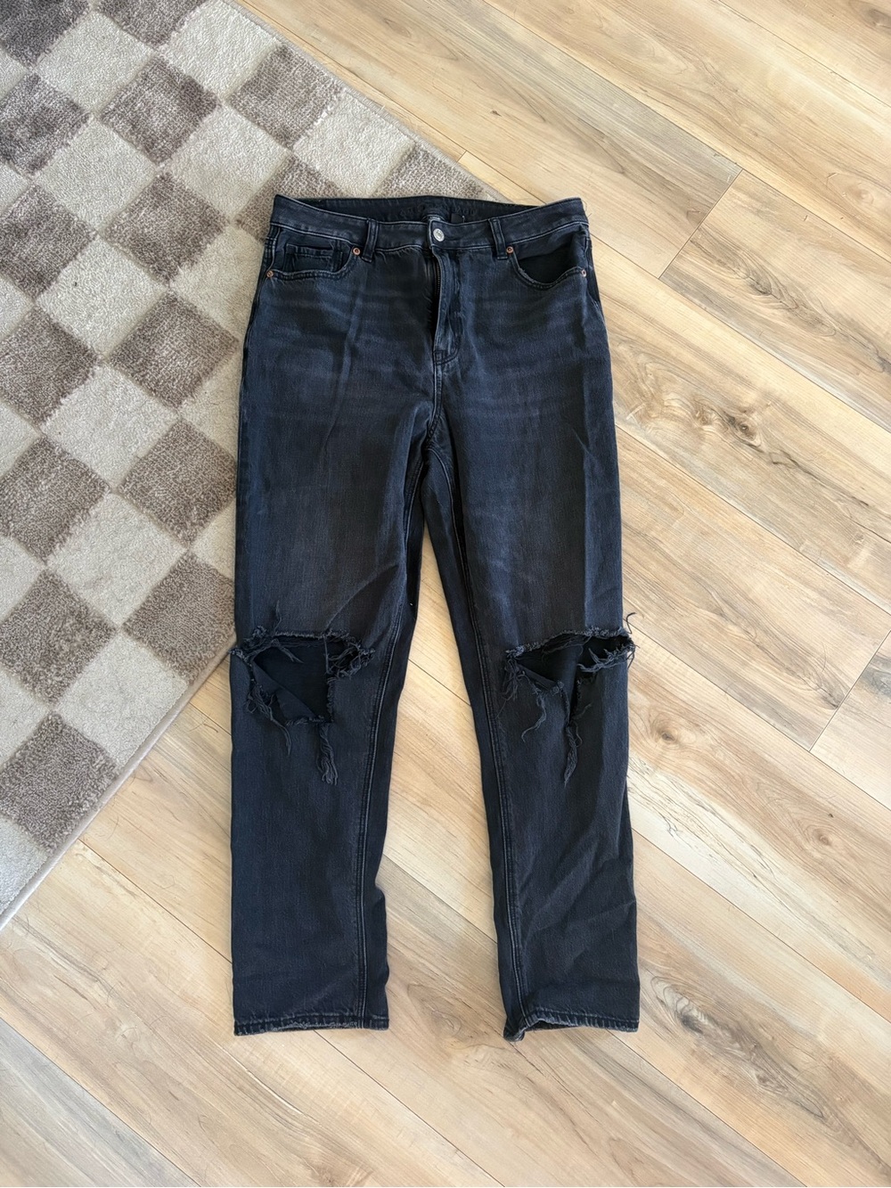 American Eagle Outfitters High-Rise Black Distressed Jeans